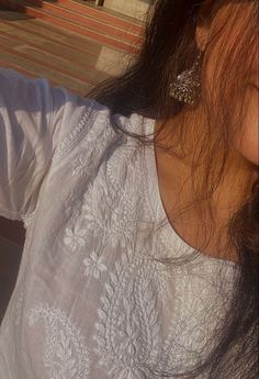 snapchat instagram hidden face pose