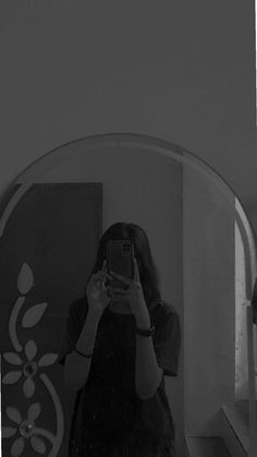 snapchat instagram hidden face pose