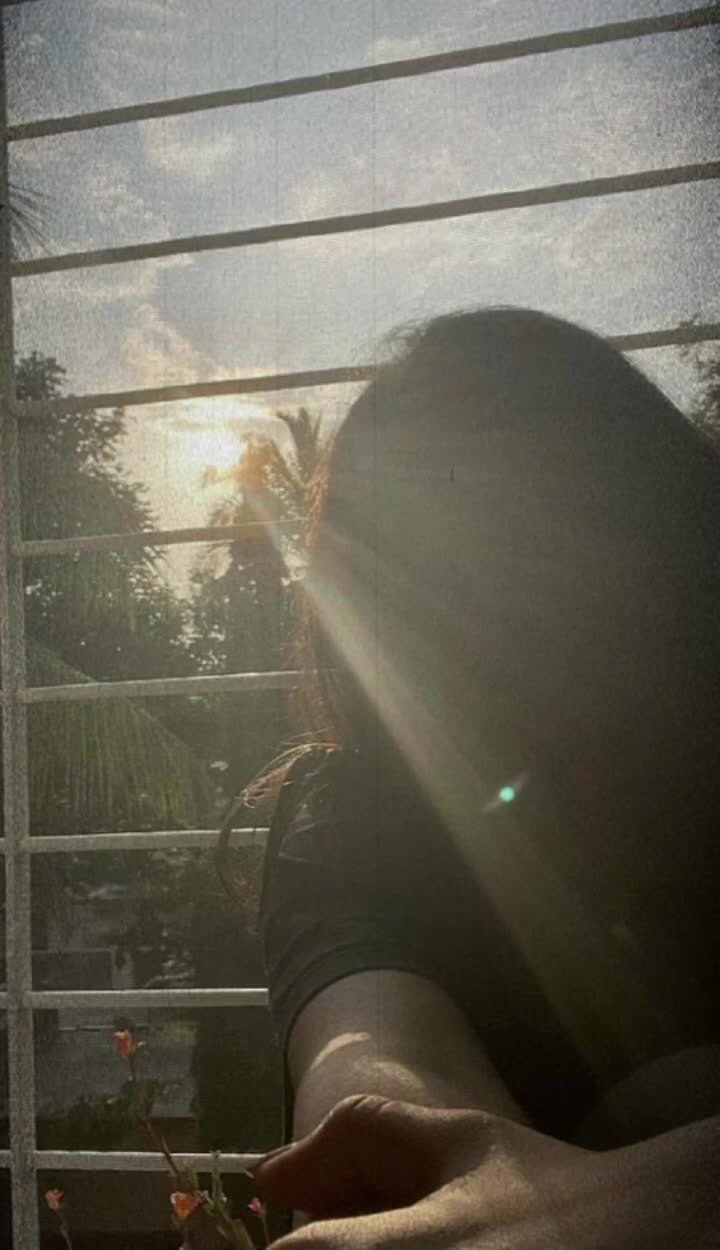 snapchat instagram hidden face pose