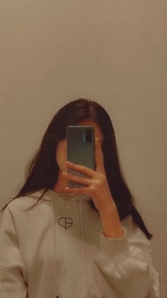 snapchat instagram hidden face pose