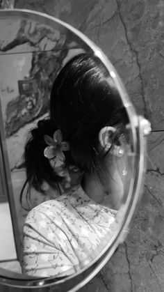 stylish photo pose for girl selfie