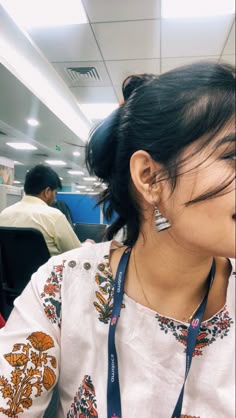 stylish photo pose for girl selfie