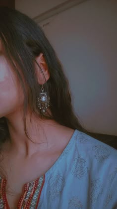 stylish photo pose for girl selfie