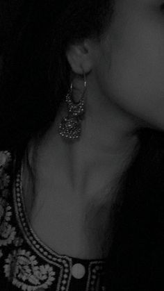 stylish photo pose for girl selfie