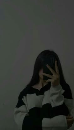 stylish photo pose for girl selfie